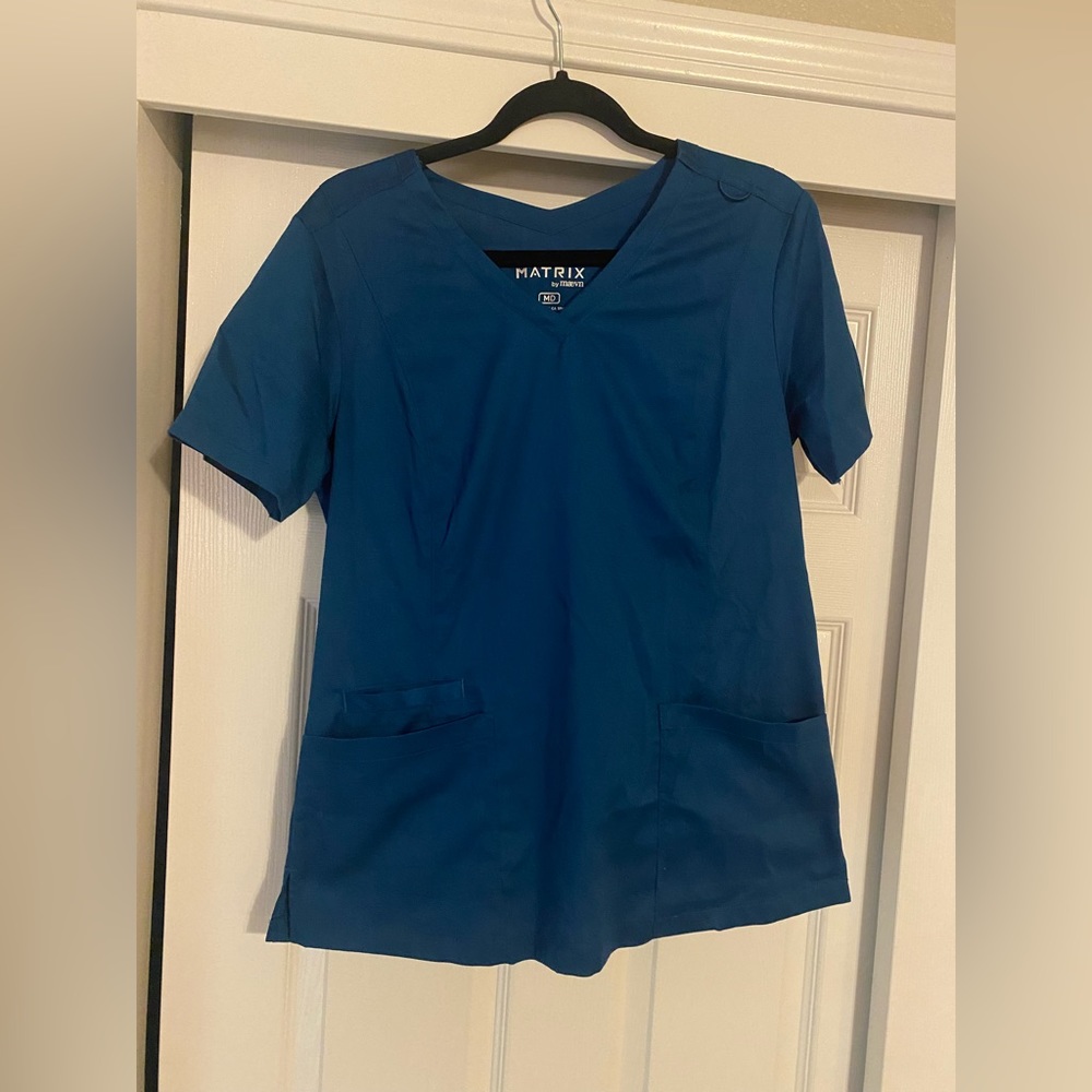 Women’s matrix by maevn 3 pocket V neck scrub top